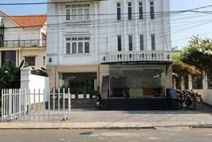 Cho thuê biệt thự quận Thủ Đức. MT đường 32, P. Hiệp Bình Chánh.